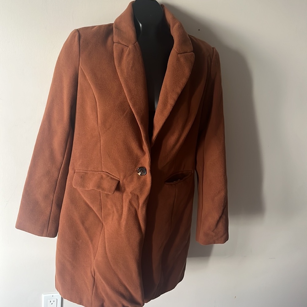 Long camel trench coat with side pockets and buttons